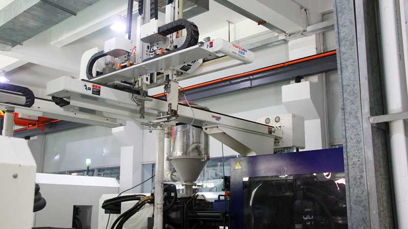 润滑脂加注现场管理：工具摆放、废脂收集、作业区域清洁